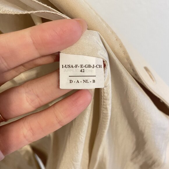 Brunello Cucinelli Vintage - Tan Gilet Vest with Silk Neckline Detail - Size 42 - Picture 6 of 6